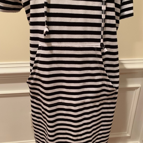 Women Stripped Hooded Dress - Picture 2 of 4